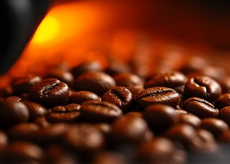 焙煎機の炎と豆